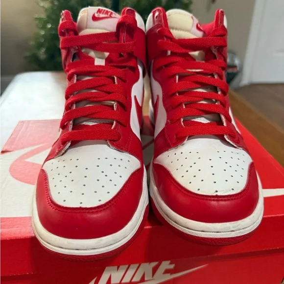 Nike Red and White Women's Sneakers - Picture 2 of 11